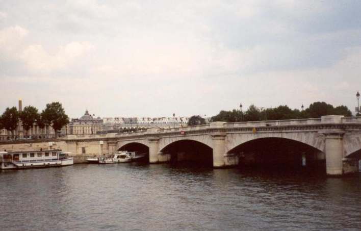 Мост Согласия, построенный из камней разрушенной Бастилии