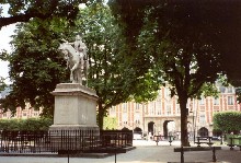 Статуя Людовика XIII
