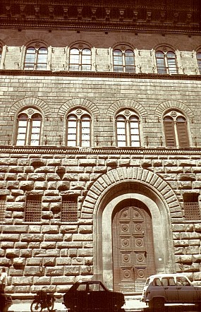 Главный вход во дворец