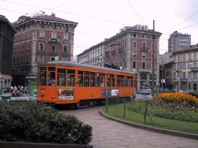 Транспорт Милана: метро или характерные оранжевые трамваи