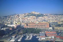 Вид на Королевский дворец и Неаполь