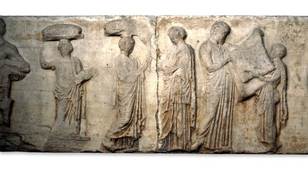 Центральный барельеф восточного фриза Парфенона. Афины, Греция (438-432 гг. до н.э.)