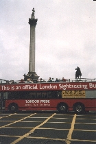 Двухэтажный автобус на Трафальгарской площади