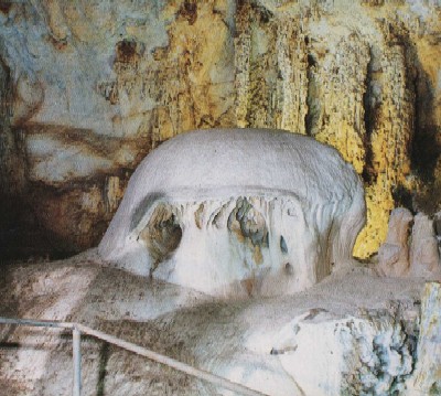 Пещера Эмине-Баир-Хосар. Шапка Мономаха