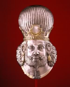 Голова царя, предположительно Шапура II (4 в. н.э.). Сасанидский период. Иран. Серебро