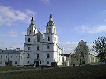 Собор Святого Духа и костел Святого Иосифа справа
