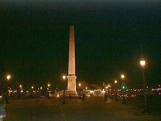 Площадь Согласия ночью. Обелиск