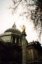 Собор Святого Павла и статуя Святого Павла