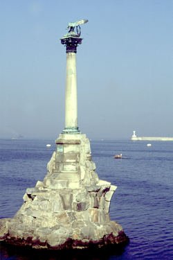 Памятник затопленным кораблям