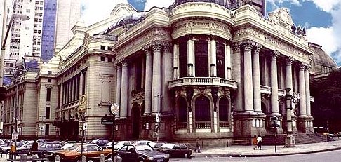 Муниципальный театр в центре Рио-де-Жанейро
